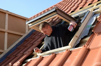 Pose de fenêtres de toit Velux à Montacher-Villegardin